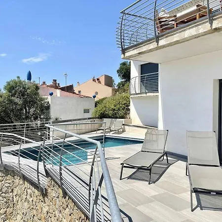 Con Piscina Sobre La Almadrava Росас